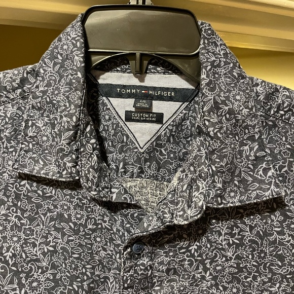 Tommy Hilfiger Men’s Long Sleeve Button Down Shirt - Large Custom Fit - Picture 2 of 3